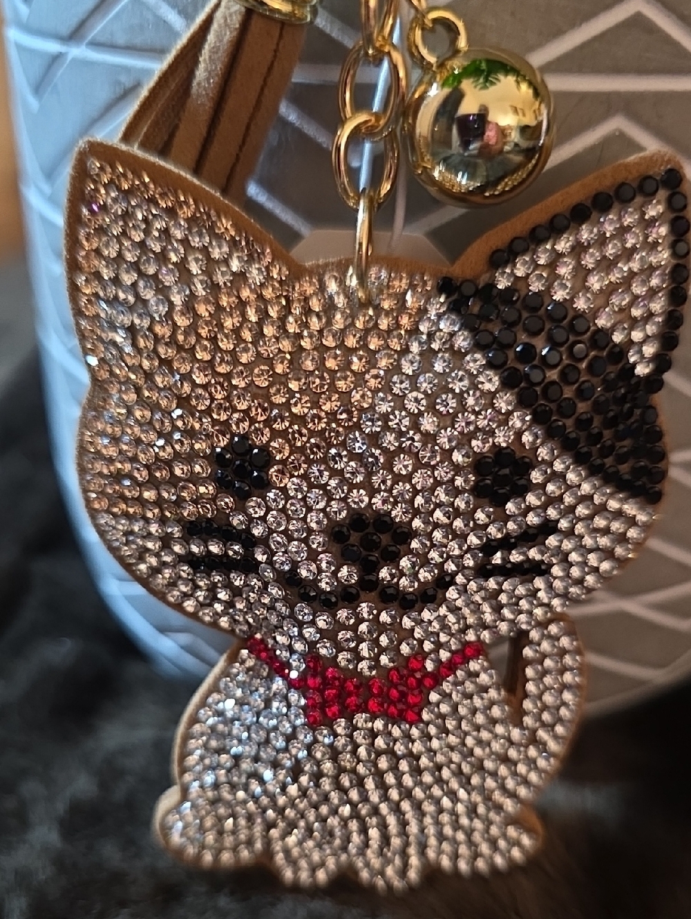 Nwt Sassified Boutique Crystal Cat Keychain Charm in Beige with Gold Accents - Picture 5 of 5